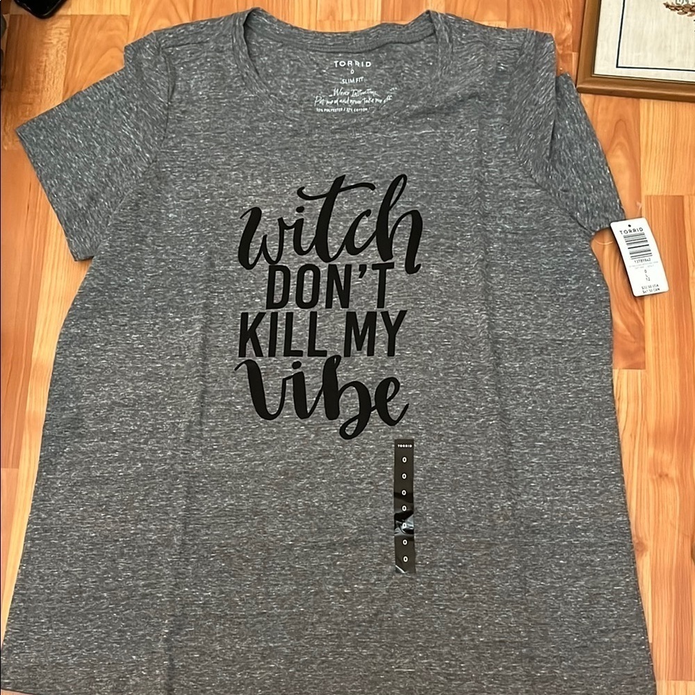 Torrid Gray Graphic Tee Witch Don't Kill My Vibe NWT - Picture 2 of 5